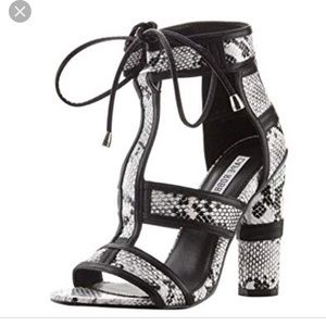 Cape Robbin Heals 👠